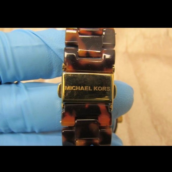 Michael Kors Jet Set Tortoise Watch - Picture 7 of 8